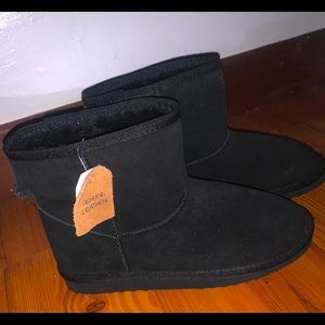 Women’s black boots